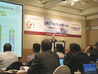 画像：PET OUTLOOK 2012での発表（2011年12月6、7日）