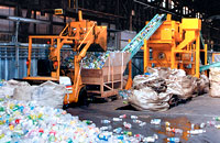 ＰＥＴボトル専用のリサイクル工場