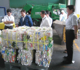画像:ベッドタウンのPETボトルリサイクル