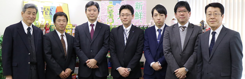 （左３番目より）高橋氏、古川氏、鈴木氏、（左右）RING編集委員